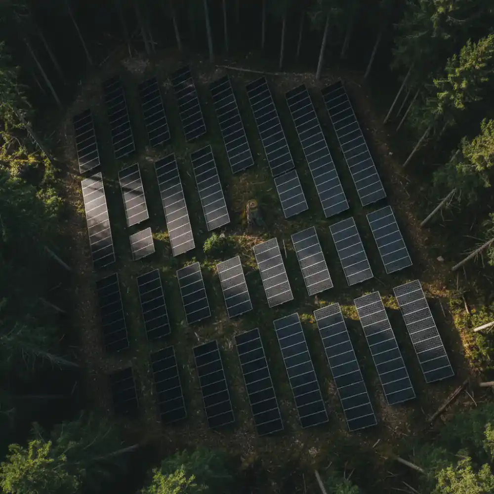 Top-down view of proper solar panel alignment